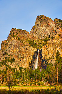 Yosemite 标志性来自日落时的山谷景色图片