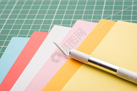 折纸制作概念绿色材料空白办公室小样照片尺寸工具切割垫刀具图片