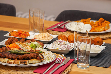土耳其的与开胃菜特写香菜文化蔬菜烹饪牛肉餐厅洋葱烧烤炙烤胡椒图片