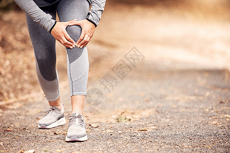 我热得太多还是太少了 一个不知名的女人在自然锻炼时 膝盖痛过难为人知图片