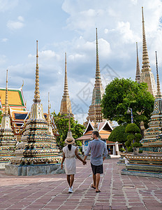 泰国曼谷的Watho Pho寺 曼谷的仰靠布吉达庙地标旅游观光假期佛教徒建筑景观历史性天际游客图片