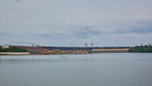 Zaporozhye的水电站 Dnipro河上的水电站石头障碍技术边界城市环境车站反射蓝色急流图片