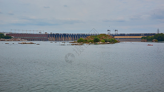 Zaporozhye的水电站 Dnipro河上的水电站植物岩石建筑学电气城市天空技术急流建筑环境图片
