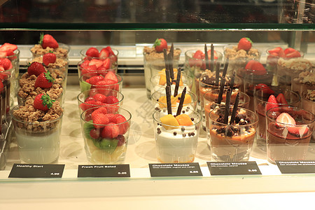 新鲜的豪华水果店铺甜点零售棕色坚果食物糕点糖果巧克力美食图片