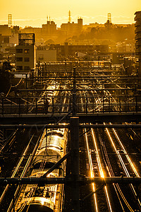 日落城市景和跟踪图像线路铁线橙子天空电线双铁美景交通相模乡愁图片