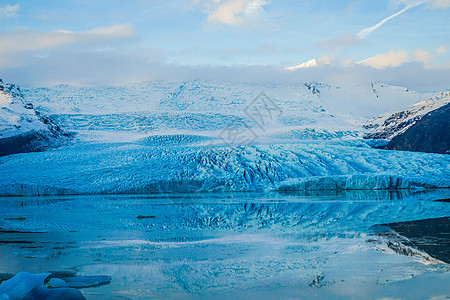 冰岛冰川湖景色景点雪国登山区旅游雪山天空蓝天雪景背景图片