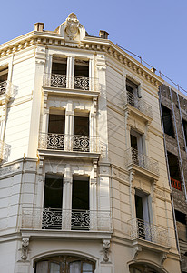 在卡塔赫纳的美丽现代主义者风格屋外露面地标阳光市长阳台遗产栏杆窗户艺术假期柱子图片