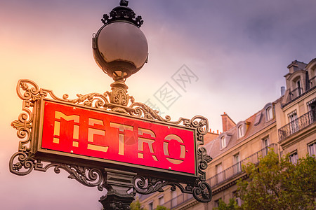 法国日落时分巴黎蒙马特 巴黎地铁的标志地方标语旅游天际城市地铁历史地标太阳摄影图片