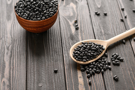 木制生锈黑色背景的新鲜有机天然豆类生产烹饪粮食饮食团体水平蔬菜食物精力棕色图片