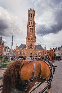 比利时Belfry塔和马车运输公司布鲁日市场广场图片