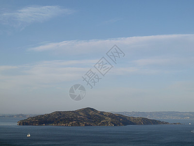 旧金山湾的天使岛踪迹蓝色历史性爬坡天空建筑远足吸引力游客图片
