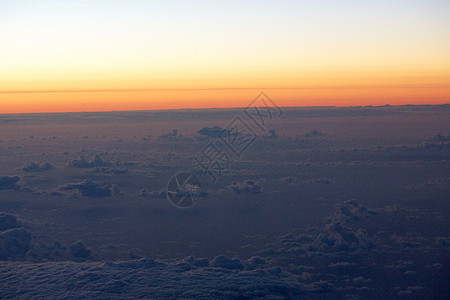日出时的星空光照耀着全世界满是云彩窗户飞行旅行太阳空气日落飞机天线航空公司假期图片