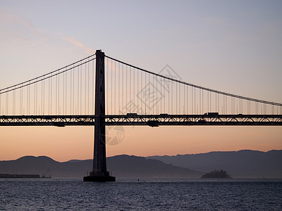 靛青天亮时湾桥的旧金山一侧背景