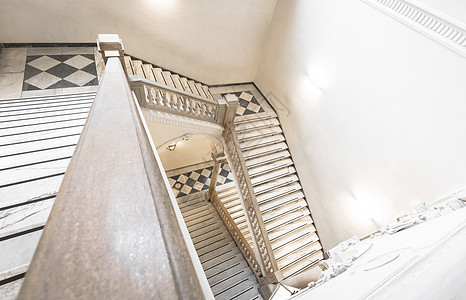 在意大利古典宫殿里 由大理石制成的豪华楼梯地面财富入口风格历史性古董脚步优雅博物馆酒店图片