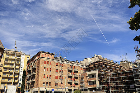 正在修复建筑工地建造的砖层豪宅图片