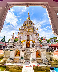 泰国苏拉特萨尼的艺术雕像蓝色旅行神社建筑天空宗教佛教徒庭院图片