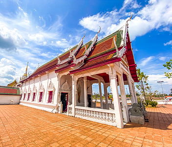 泰国苏拉特萨尼的旅游旅行建筑天空佛教徒佛塔宝塔庭院金子地标图片