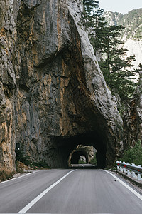 山上的空线和小隧道旅游运输顶峰生态曲线场景街道旅行悬崖运动图片