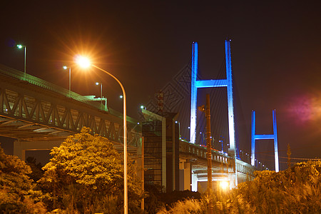 夜晚的车横滨湾桥夜景建筑照明车辆观光公园海洋港口交通旅游背景