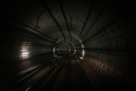 无人驾驶地铁列车穿过地下隧道的前舱视图 自动化先进的交通系统 地铁在北京 中国图片