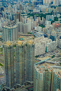 从SKY100观察甲板看到香港市风景建筑群金融建筑天文台街景商业天空高层建筑群城市景观图片