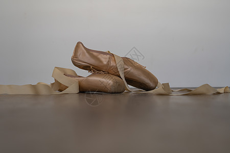 芭蕾拖鞋白色背景演员艺术丝绸音乐芭蕾舞女丝带粉色训练衣服足尖图片
