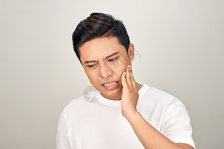 亚洲胖子的肖像用手触摸脸颊 从牙痛中感到痛苦 口腔健康概念成人牙疼白色牙齿疼痛男性疾病牙科图片