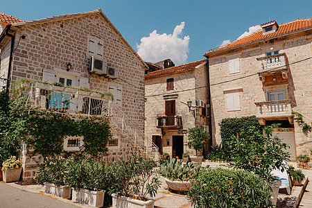 夏季 黑山科托尔湾的历史名城 Perast 欧洲南部黑山巡航蓝色海景旅游旅行建筑学晴天城堡城市历史性图片