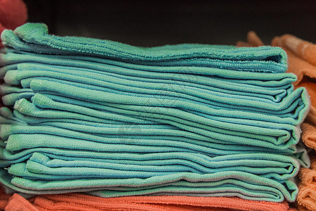 蓝色和绿水绿色干净毛巾 在浴室背景的家里软卫生房间洗衣酒店家庭温泉纺织品奢华放松织物身体图片