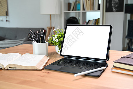 用木制桌上的无线键盘模拟数字平板电脑植物办公室监视器客厅网络屏幕展示药片笔记本工具图片