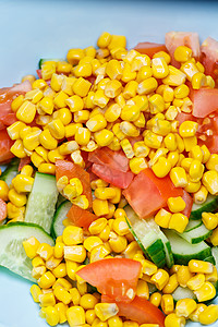 玉米沙拉 番茄和黄瓜加橄榄油 食品是适当的营养厨房田园蜂蜜盘子辣椒午餐豆芽蔬菜叶子草本植物图片