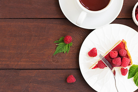 草莓派芝士蛋糕由新鲜的树莓和木本茶制成奶油蛋糕生日早餐馅饼食物水果时间饼干甜点图片