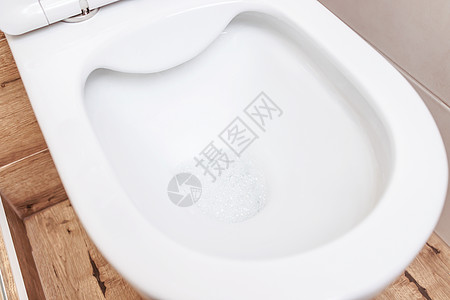 清洁 白色 新的厕所 在卫生间缝合图片