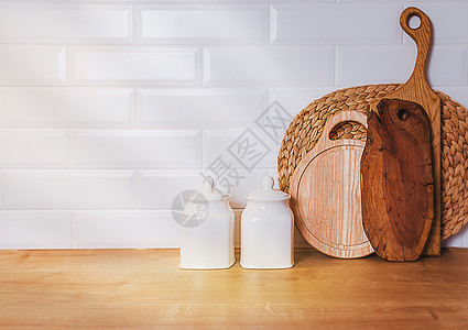 厨房样板 模拟模版 白色墙壁和木板的厨房形象图片
