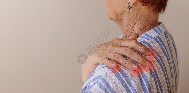 背痛很重 老累的老女人 脖子被骨质硬化剂按摩图片