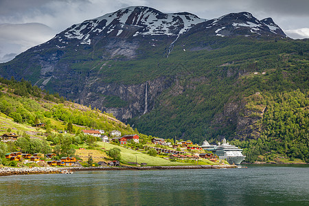 春天的挪威 北欧船只和村庄林地晴天戏剧性农村假期国家巡航山脉目的地房子图片