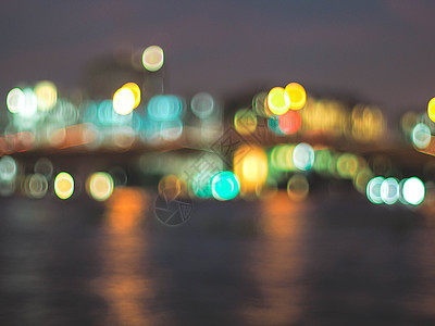 Bokeh 城市灯光背景 在晚上深蓝日落 黄昏时 在城市景色的天线布克省会天空旅行景观街道游客圆圈首都地标摄影图片