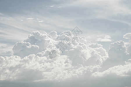 美丽的白色飞绒 云层背景 蓝色天空背景 供复制空间使用远足空气气氛乌云天堂环境白云地平线自由积雨图片