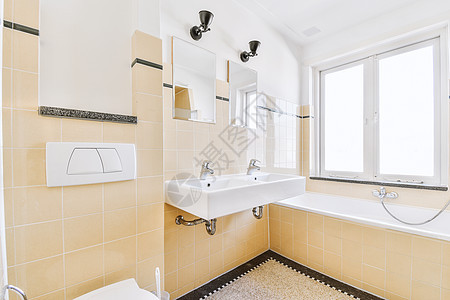 现代黑白两种颜色的露天洗手间制品卫生窗户房间财产龙头反射卫生间淋浴房房子背景图片