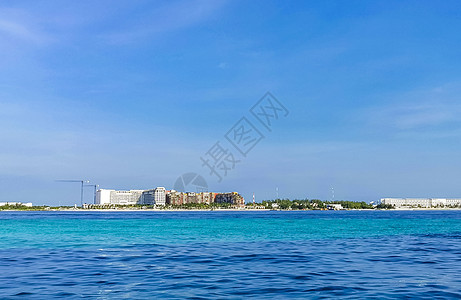 Playa Azul海滩棕榈海景全景 墨西哥坎昆海岸建筑物情调码头假期支撑天堂海洋波浪火烈鸟图片