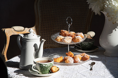 英国风格的茶叶休息 古老的静止生活 自制面包 花束糕点甜点面粉小麦乡村杯子仪式静物花朵包子图片