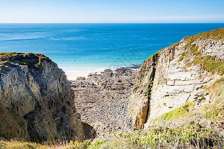 弗列赫角地区布列塔尼海岸的风景 夏季有海滩 岩石和悬崖石头海洋支撑假期海岸线天空蓝色花岗岩海景沙滩图片