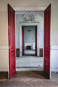 Urbex 一个废弃的旧房子大厅房间衰变勘探快讯城市建筑学窗户旅行探索图片