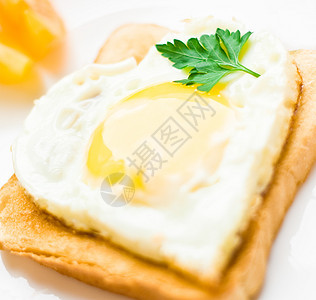 做早餐时烤鸡蛋饮食小吃胡椒油炸餐厅美食烹饪午餐食物营养图片