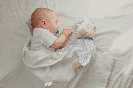婴儿在他的婴儿床里睡觉 祝宝宝好梦 一个快乐的孩子 儿童用品童年卧室幸福微笑按摩分娩身体育儿情感新生图片