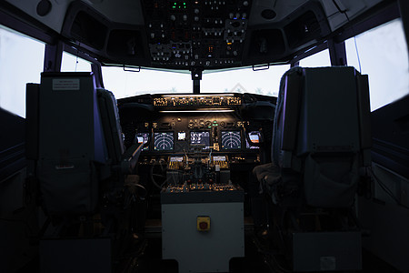 空空机舱 带有控制面板按钮和杠杆命令图片