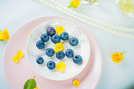 美丽的蓝莓     新鲜水果和健康饮食模式概念营养糕点蛋糕小吃烹饪浆果面包食物早餐美食图片