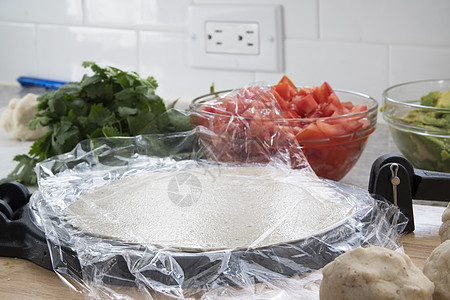 新闻界的托尔蒂拉语食谱食物面团压榨机塑料面粉美食鳄梨烹饪香菜图片