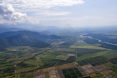 直升机 格鲁吉亚自然和美丽田野的特拉维风景和地貌地区场地旅行爬坡全景农业环境树木地标天空图片