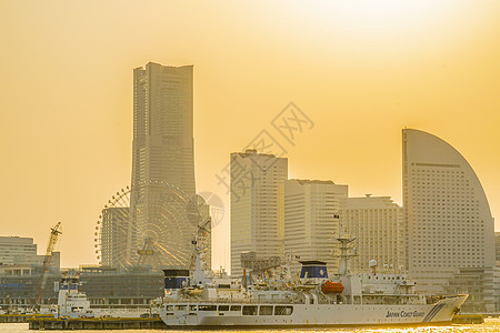 横滨米那托米拉伊市在观光船上看到海洋建筑群旅游景观景点美景城市港口天空旅行图片